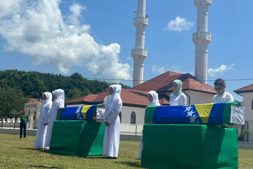 U Memorijalnom centru Kamičani obavljena kolektivna dženaza i ukop posmrtnih ostataka dvije žrtve